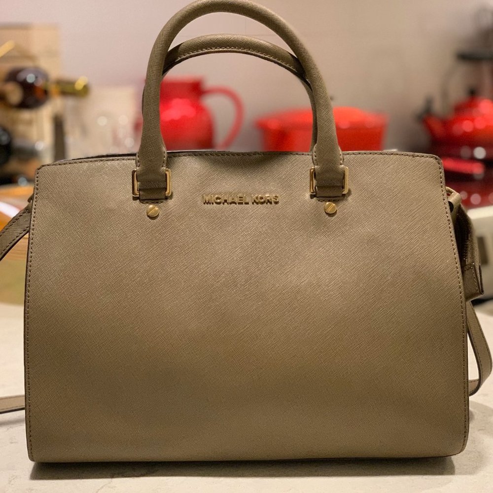 Michael KORS Selma Taupe Bag